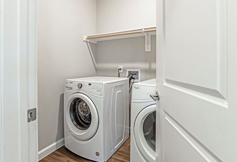 Mission Hill By  Landing