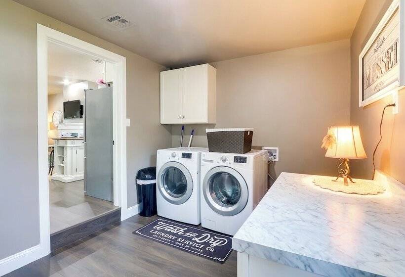 Modern Farmhouse In Belle Plaine W/ Covered Porch!