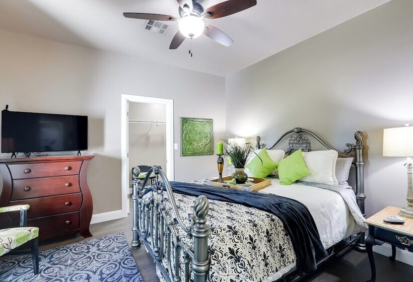 Modern Farmhouse In Belle Plaine W/ Covered Porch!