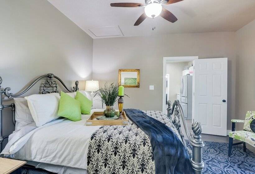 Modern Farmhouse In Belle Plaine W/ Covered Porch!