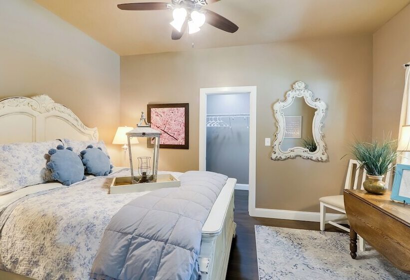 Modern Farmhouse In Belle Plaine W/ Covered Porch!