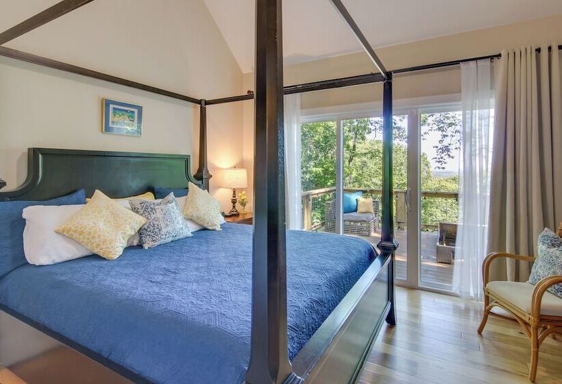 Modern Hendersonville Home: Deck & Mountain Views!