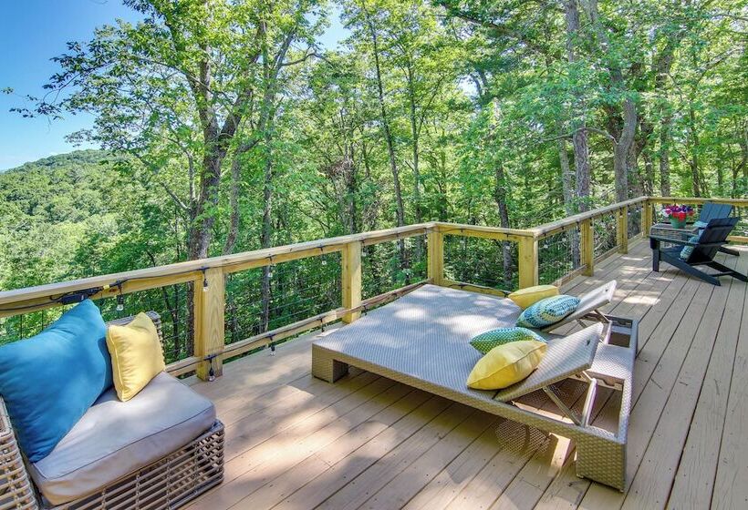 Modern Hendersonville Home: Deck & Mountain Views!