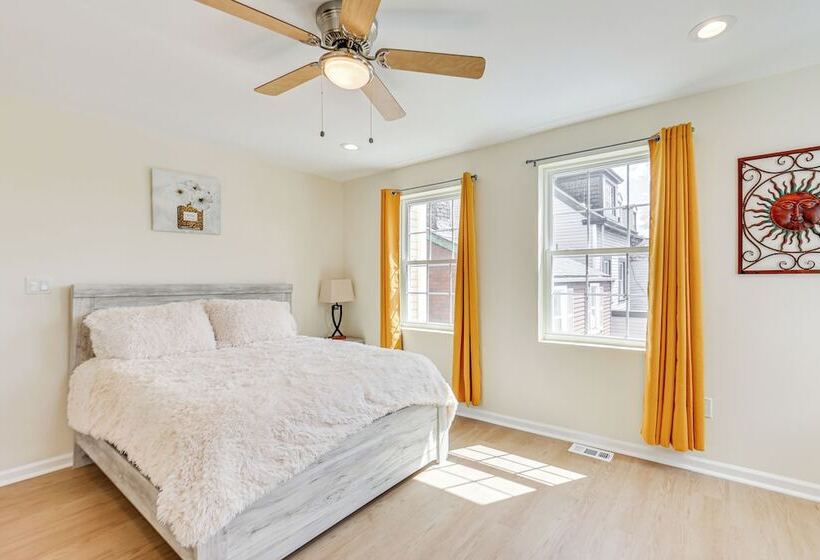 Modern Pittsburgh Home W/ Rooftop Deck & Backyard