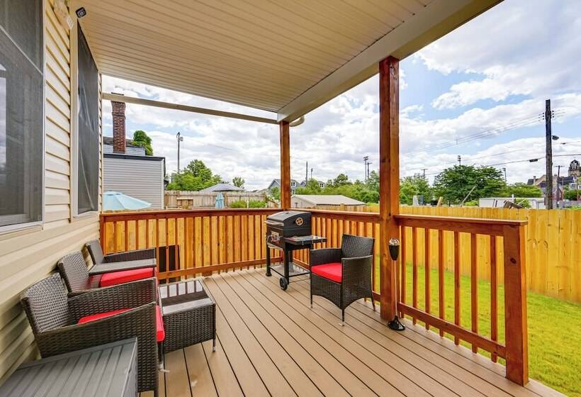 Modern Pittsburgh Home W/ Rooftop Deck & Backyard