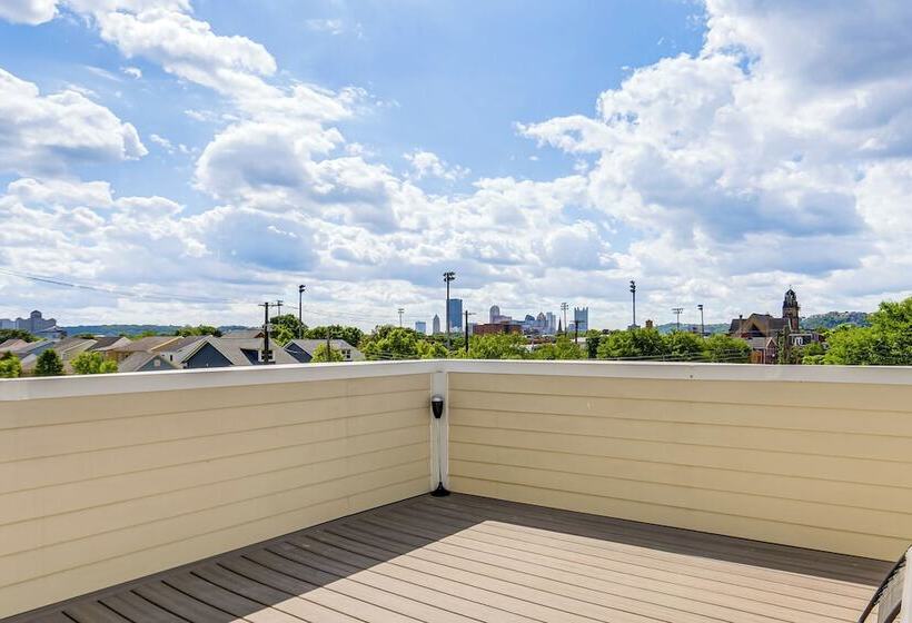 Modern Pittsburgh Home W/ Rooftop Deck & Backyard