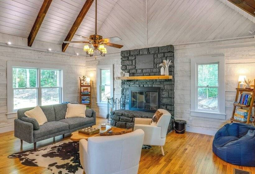 ~ 10 Mi To Downtown: Murfreesboro Area Cabin