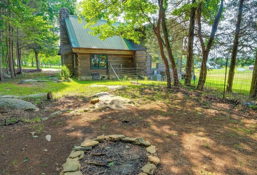 ~ 10 Mi To Downtown: Murfreesboro Area Cabin