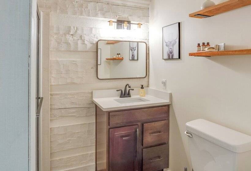 ~ 10 Mi To Downtown: Murfreesboro Area Cabin