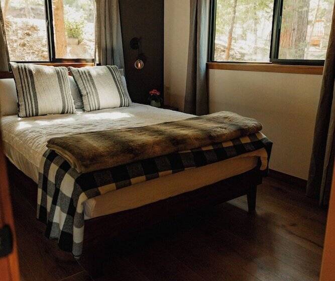 Newly Remodeled Luxury Cabin