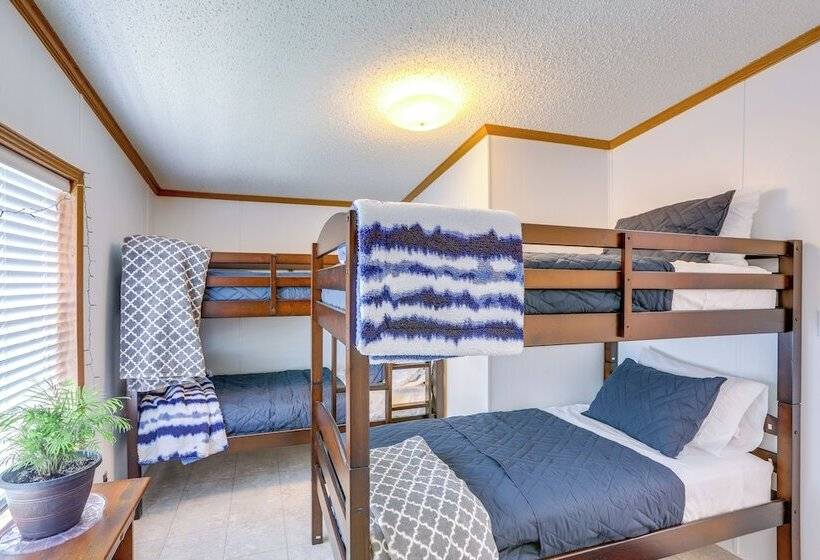 North Fairfield Family Home W/ Hot Tub & Porch!