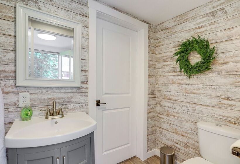 Ohio Farmhouse Retreat W/ Fire Pit & Patio