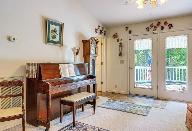 Peaceful Harrison Home W/ Porch & Grill!