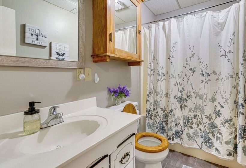 Peaceful Harrison Home W/ Porch & Grill!