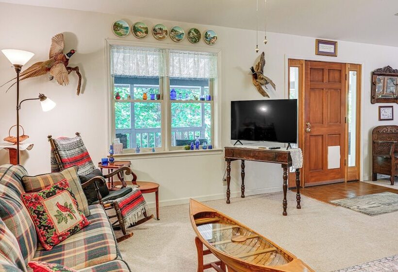 Peaceful Harrison Home W/ Porch & Grill!