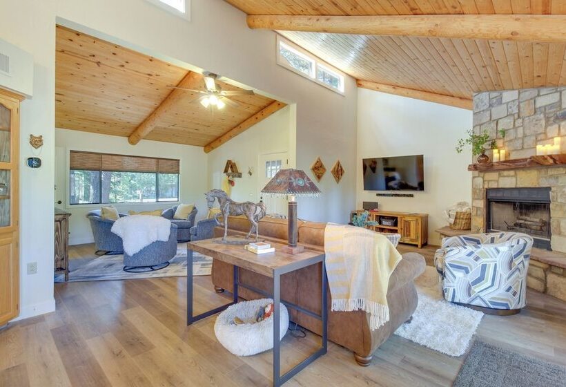 Peaceful Pinetop Cabin W/ Deck & Fire Pit!