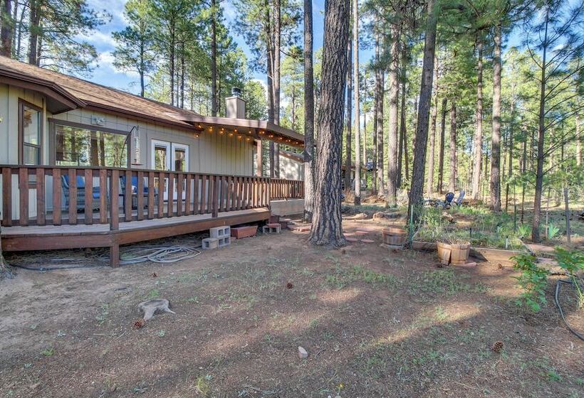 Peaceful Pinetop Cabin W/ Deck & Fire Pit!