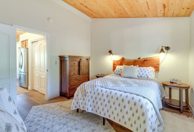 Peaceful Pinetop Cabin W/ Deck & Fire Pit!