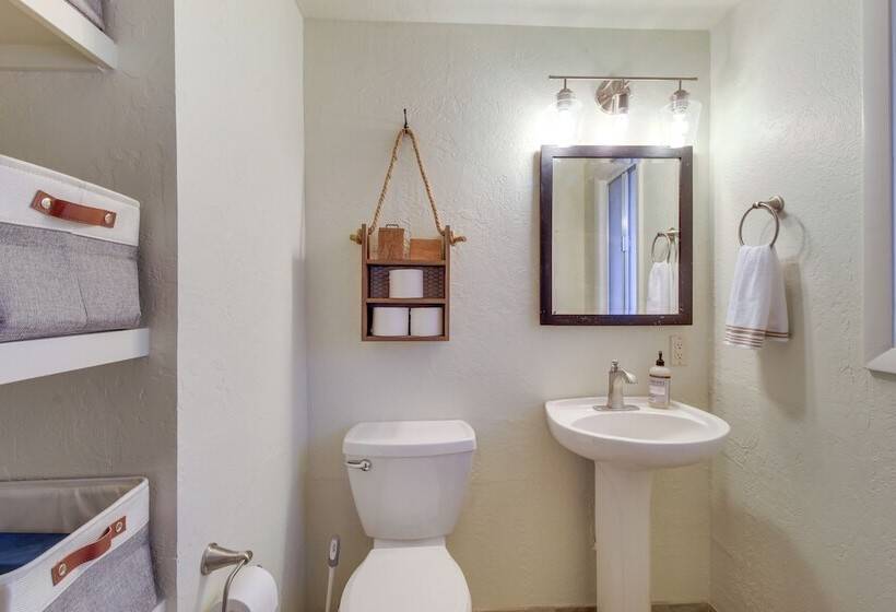 Peaceful Pinetop Cabin W/ Deck & Fire Pit!