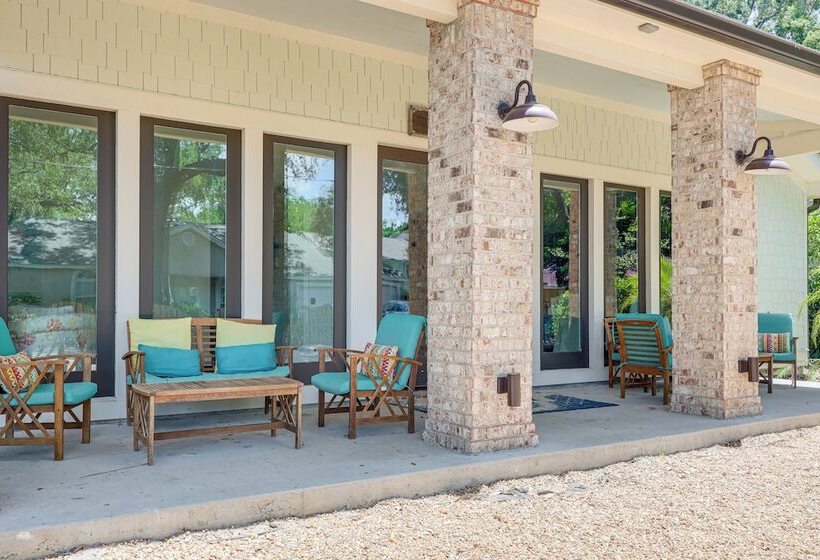 Peaceful St Simons Island Home: 1 Mi To Pier!