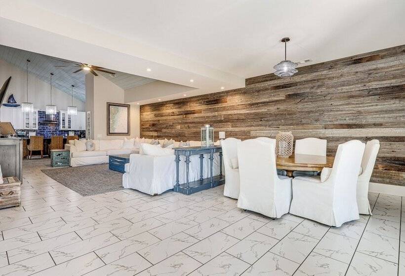 Peaceful St Simons Island Home: 1 Mi To Pier!