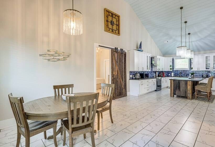 Peaceful St Simons Island Home: 1 Mi To Pier!