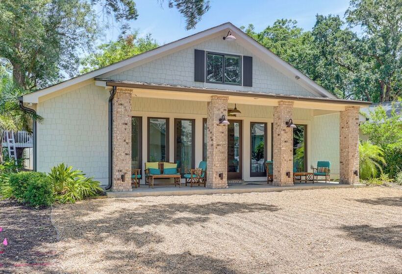 Peaceful St Simons Island Home: 1 Mi To Pier!