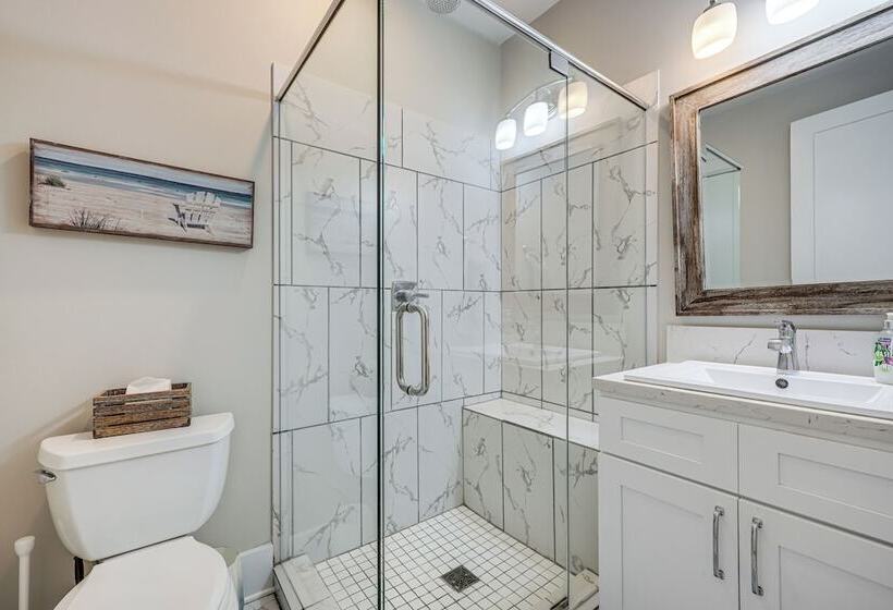 Peaceful St Simons Island Home: 1 Mi To Pier!