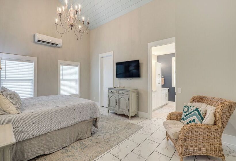 Peaceful St Simons Island Home: 1 Mi To Pier!