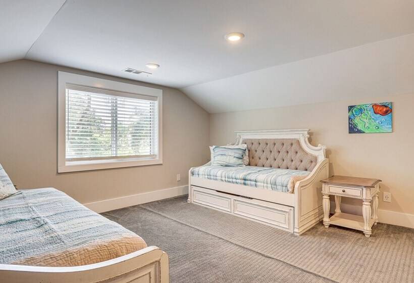 Peaceful St Simons Island Home: 1 Mi To Pier!