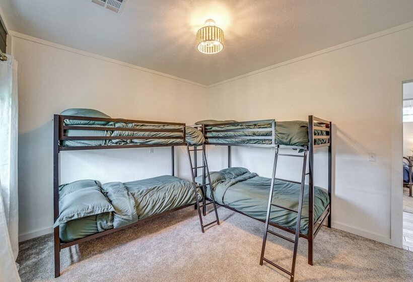 Peaceful Vinita Home W/ Fire Pit: 11 Mi To Lake!