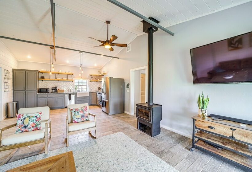 Peaceful Vinita Home W/ Fire Pit: 11 Mi To Lake!