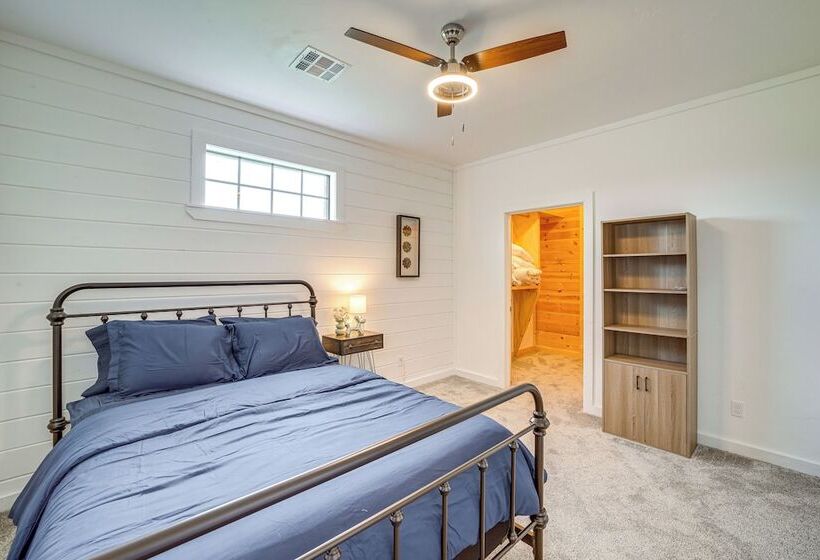 Peaceful Vinita Home W/ Fire Pit: 11 Mi To Lake!