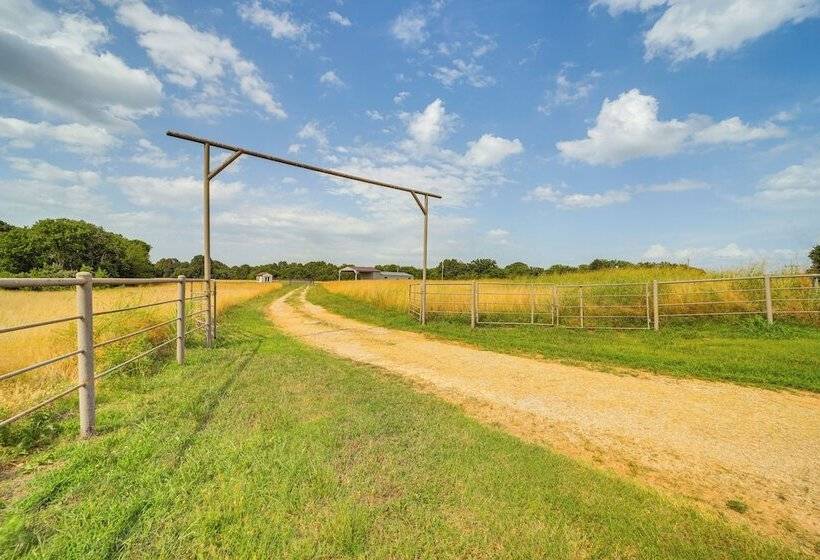 Peaceful Vinita Home W/ Fire Pit: 11 Mi To Lake!