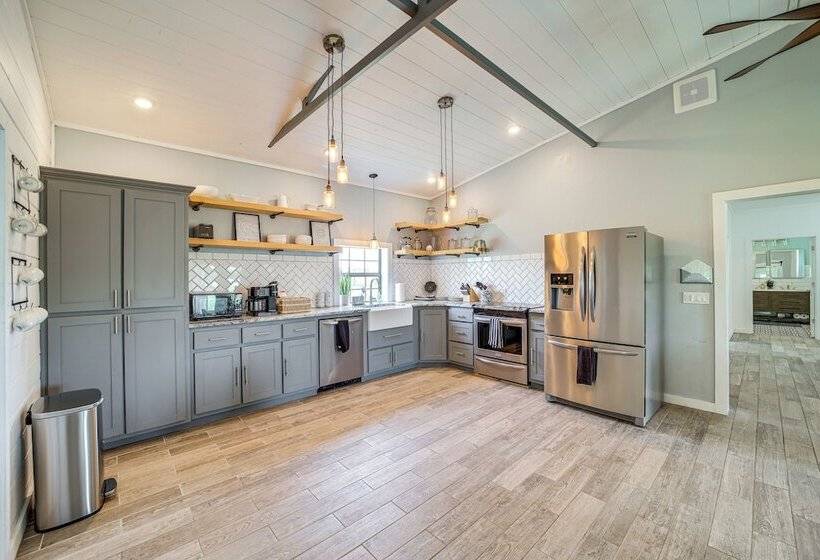 Peaceful Vinita Home W/ Fire Pit: 11 Mi To Lake!