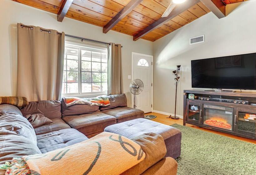 Peaceful Vista House W/ Gas Grill: 1 Mi To Dtwn!