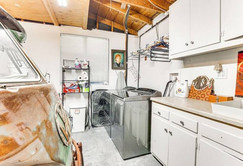 Peaceful Vista House W/ Gas Grill: 1 Mi To Dtwn!