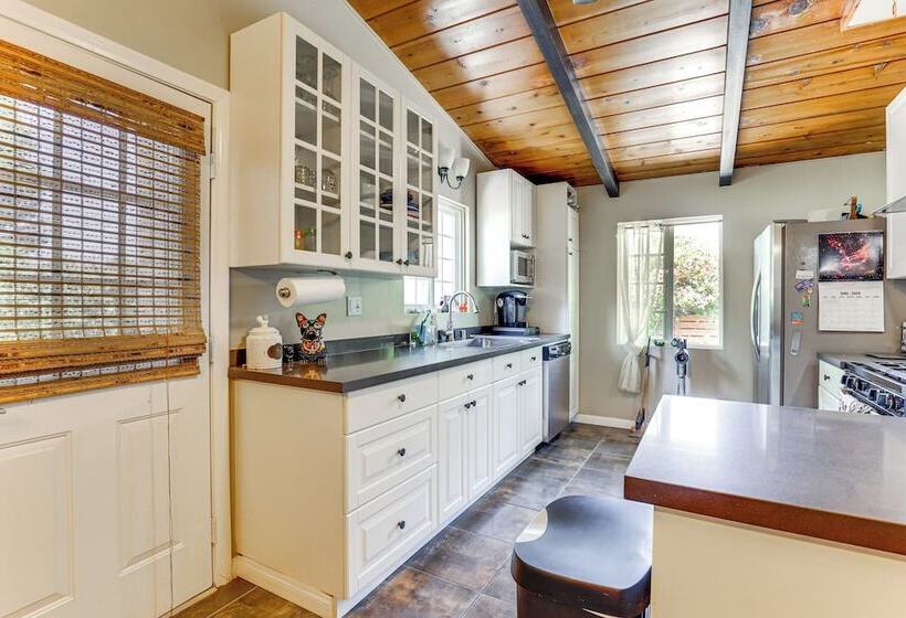 Peaceful Vista House W/ Gas Grill: 1 Mi To Dtwn!