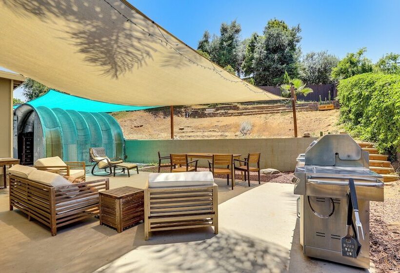 Peaceful Vista House W/ Gas Grill: 1 Mi To Dtwn!