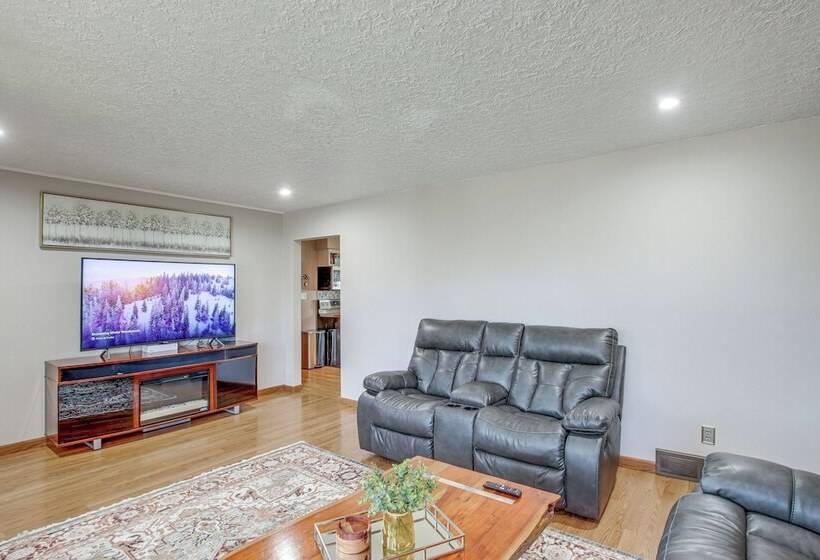 Walk To Park: Waterloo Home W/ Furnished Deck