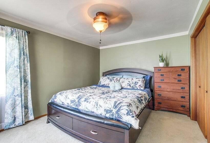 Walk To Park: Waterloo Home W/ Furnished Deck