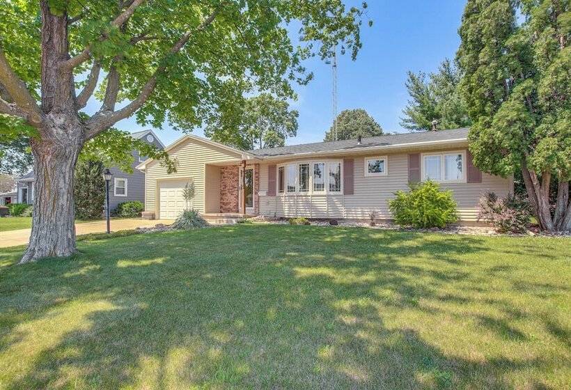 Walk To Park: Waterloo Home W/ Furnished Deck