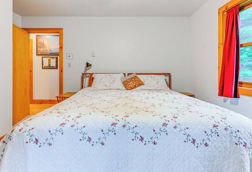 Peaceful White Sand Lake House W/ Dock & Deck!