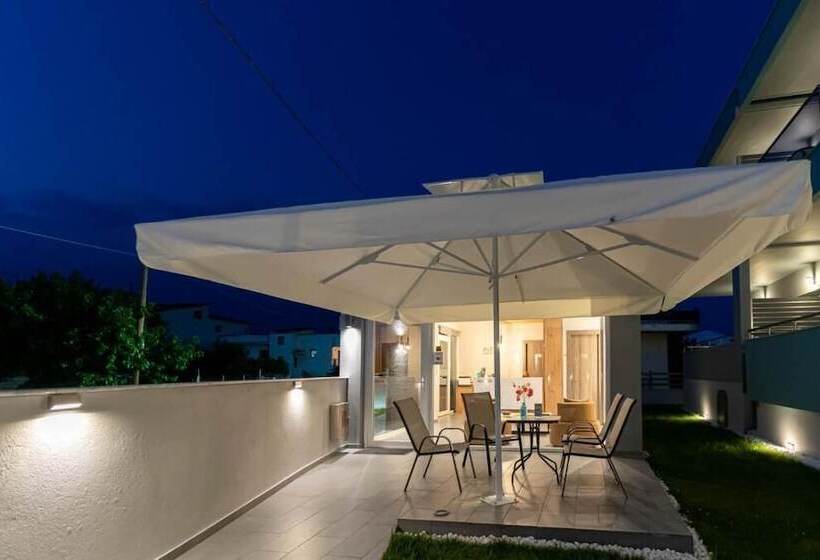 ペンション Aura Apartments