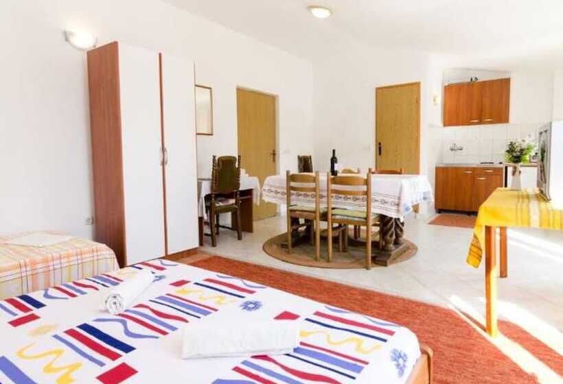 פנסיון Guest House Sobra 38