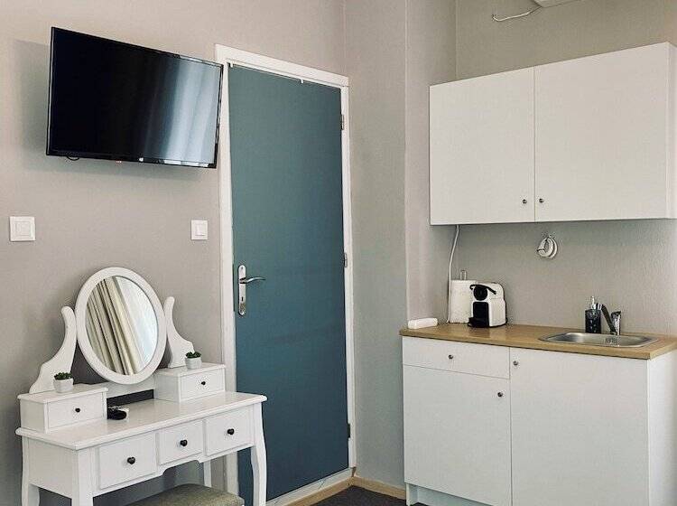 Пансион Iris  Garden Rooms