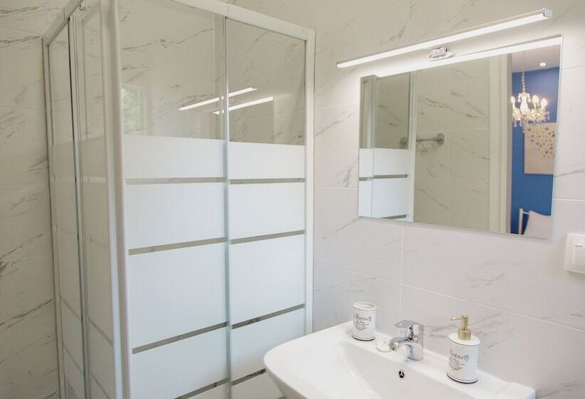 Пансион Iris  Garden Rooms