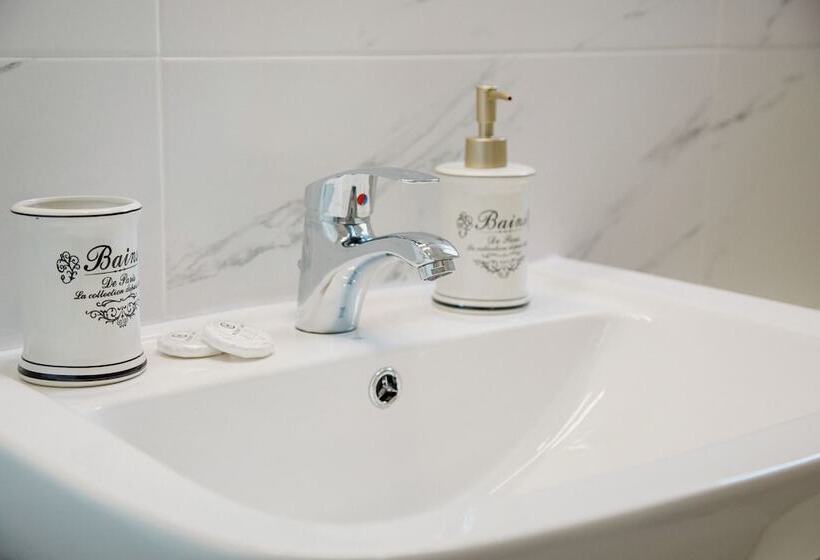 Пансион Iris  Garden Rooms