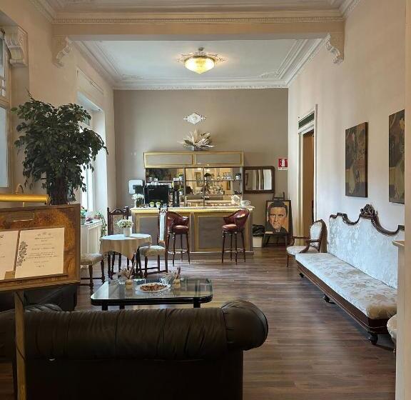 پانسیون Room In Guest Room Viareggio Old Style Sea View