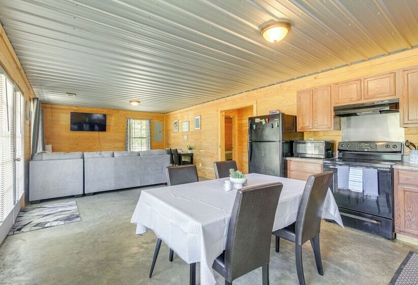 5 Mi To Sardis Lake: Pet Friendly Cabin Rental